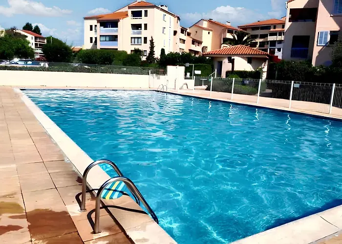 Studio avec vue sur la ville piscine partagee et balcon amenage a Frejus a 2 km de la plage