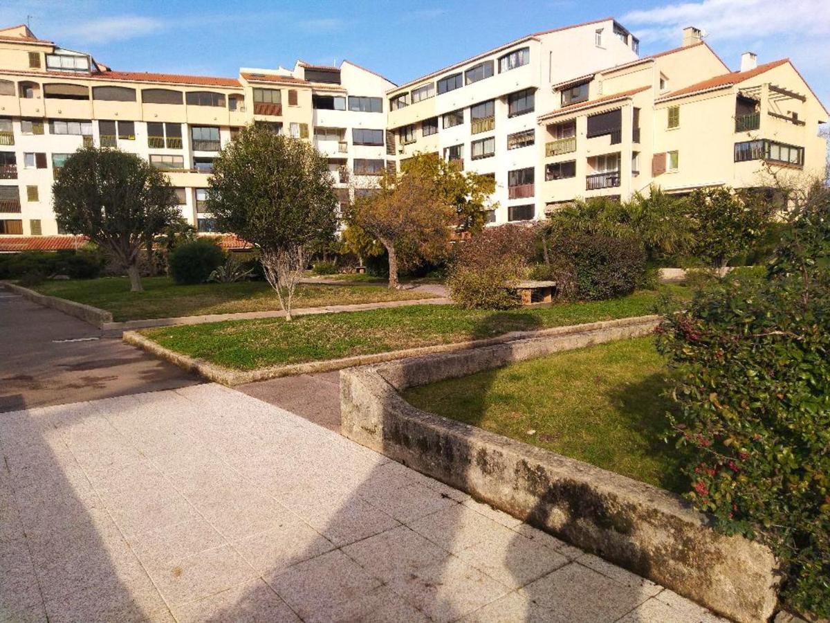 Avec Vue Sur La Piscine Partagee Et Balcon Amenage A A 2 Km De La Appartement Fréjus