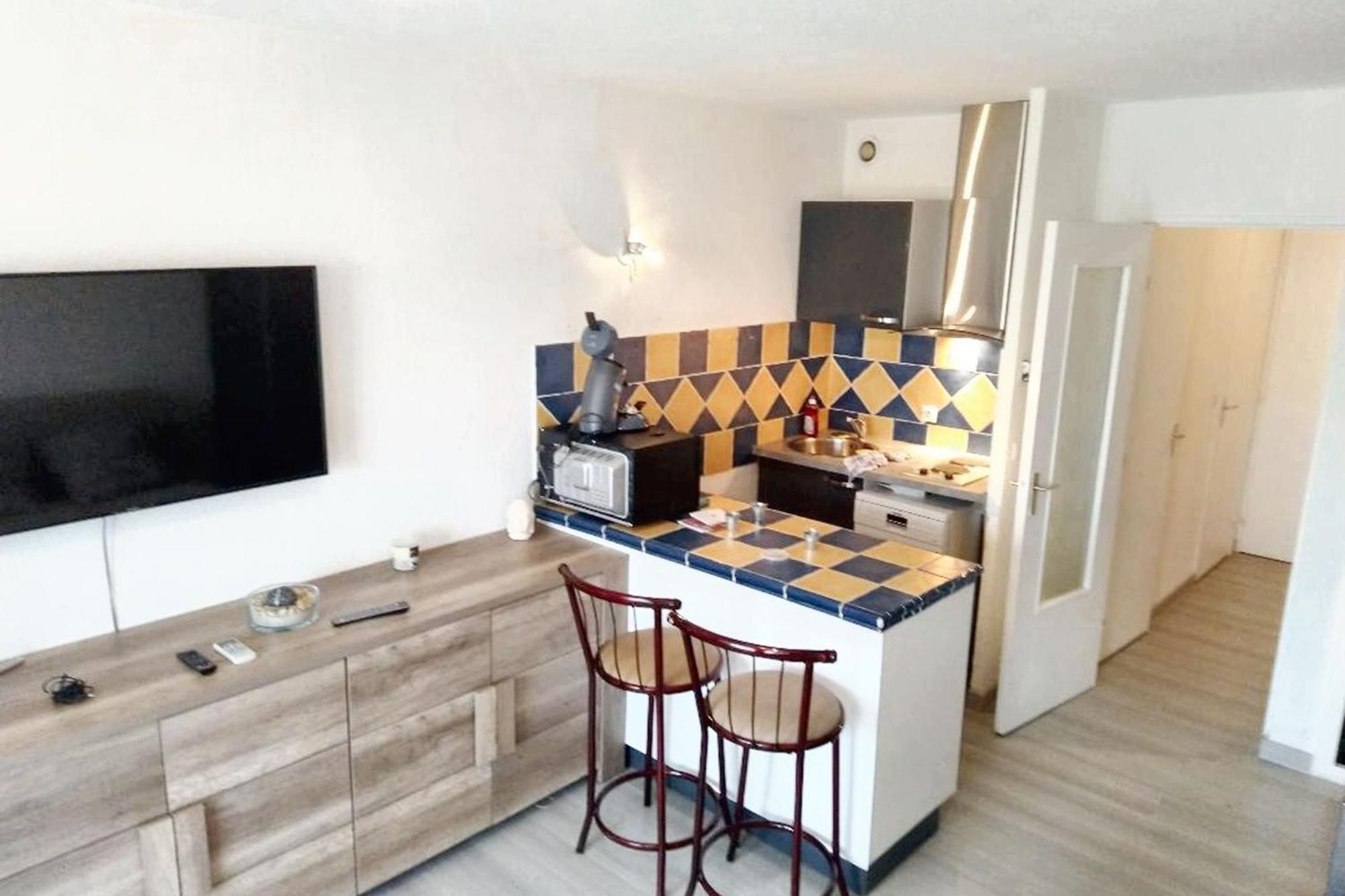 Avec Vue Sur La Piscine Partagee Et Balcon Amenage A A 2 Km De La Appartement Fréjus