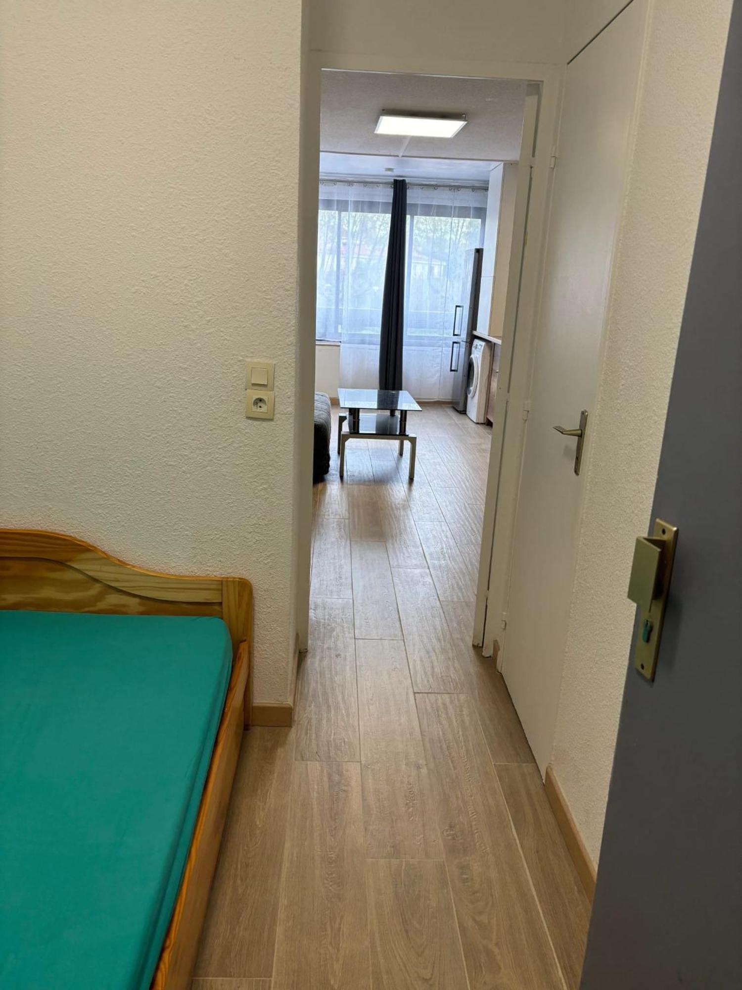 Avec Vue Sur La Piscine Partagee Et Balcon Amenage A A 2 Km De La Appartement