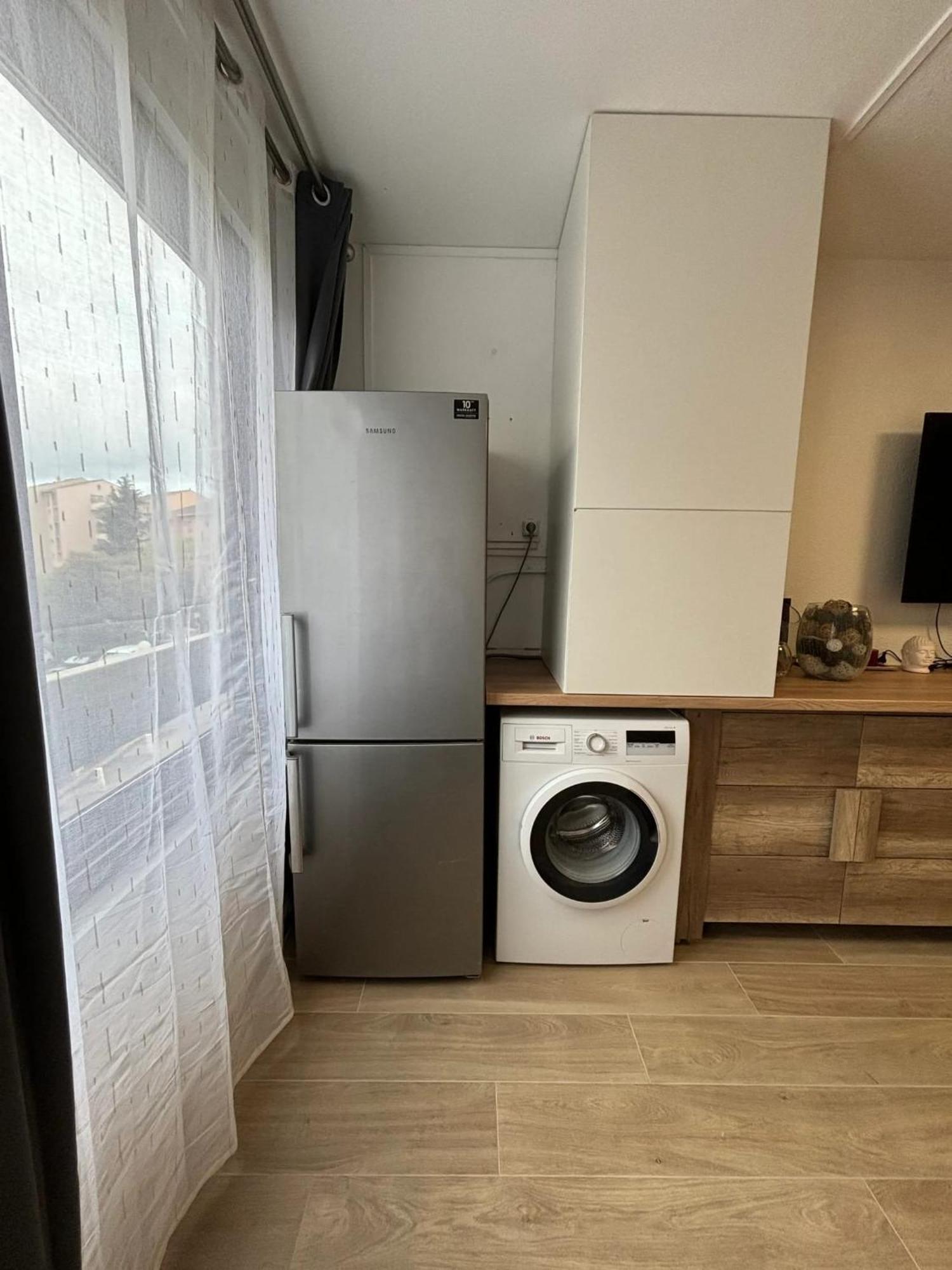 Avec Vue Sur La Piscine Partagee Et Balcon Amenage A A 2 Km De La