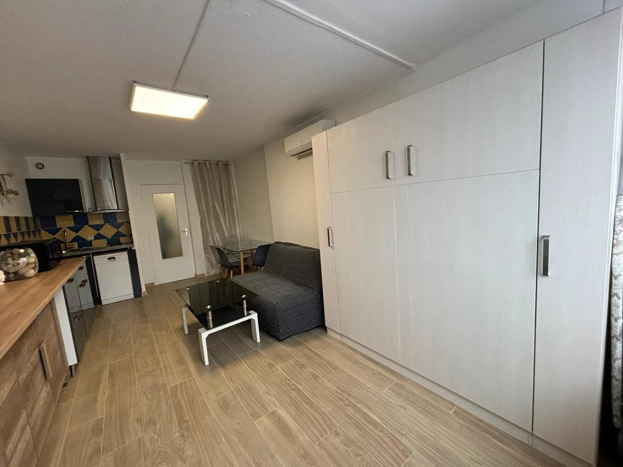Avec Vue Sur La Piscine Partagee Et Balcon Amenage A A 2 Km De La Appartement *