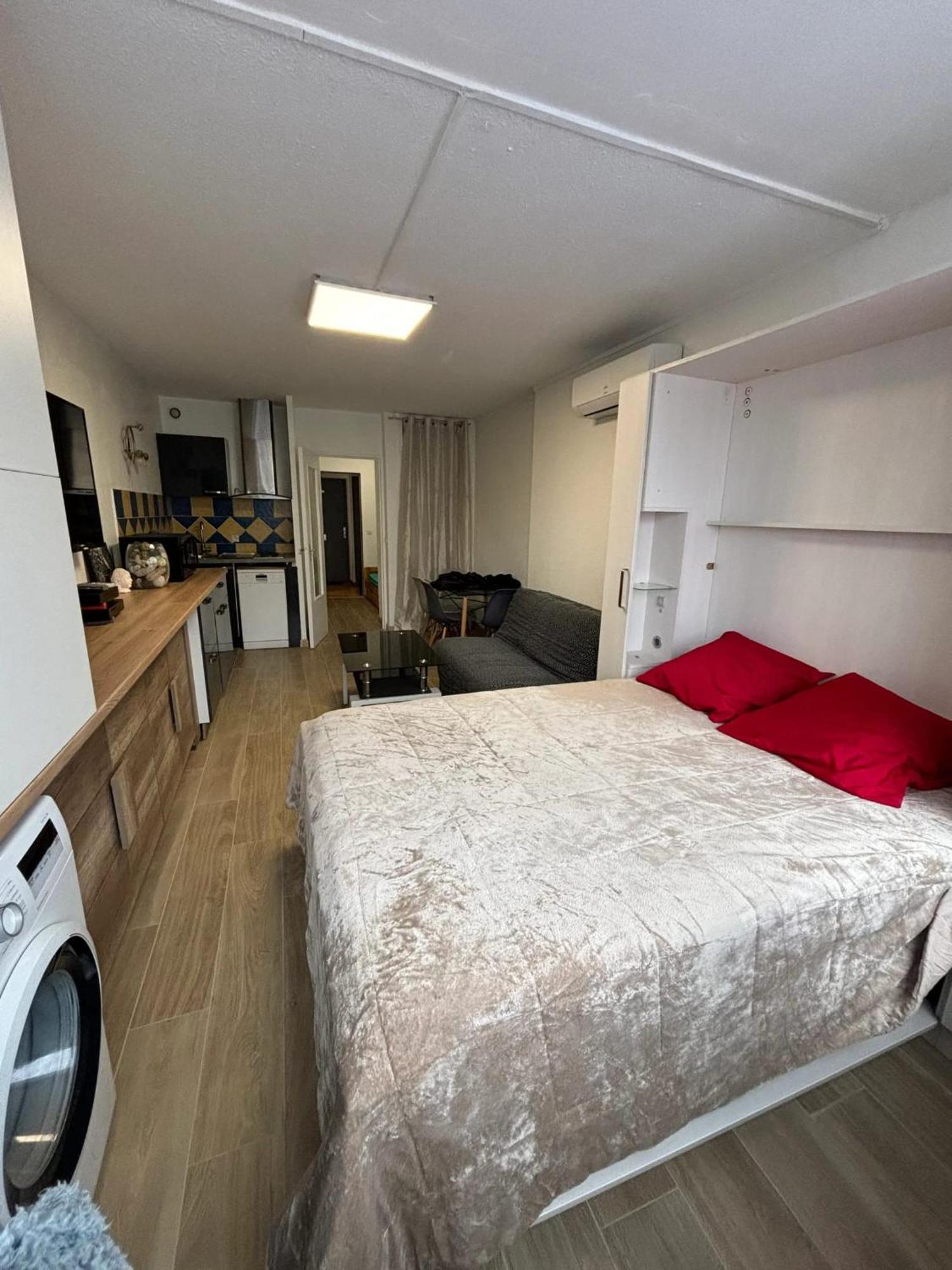 Avec Vue Sur La Piscine Partagee Et Balcon Amenage A A 2 Km De La Fréjus